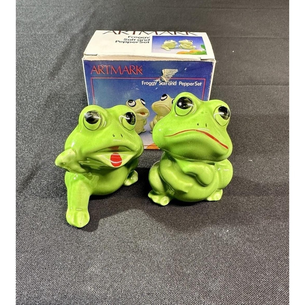 Vintage Artmark Froggy Salt And Pepper Shakers Frog Made in Taiwan 1986